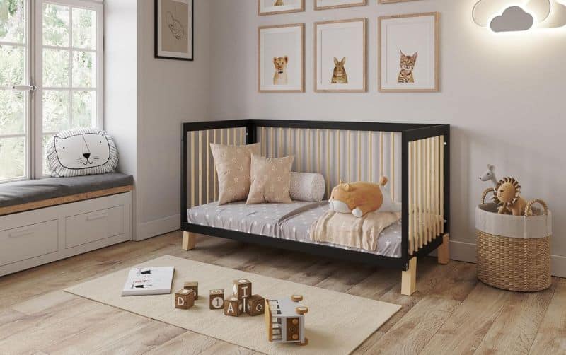 Lit bébé noir bois conforme EN 716